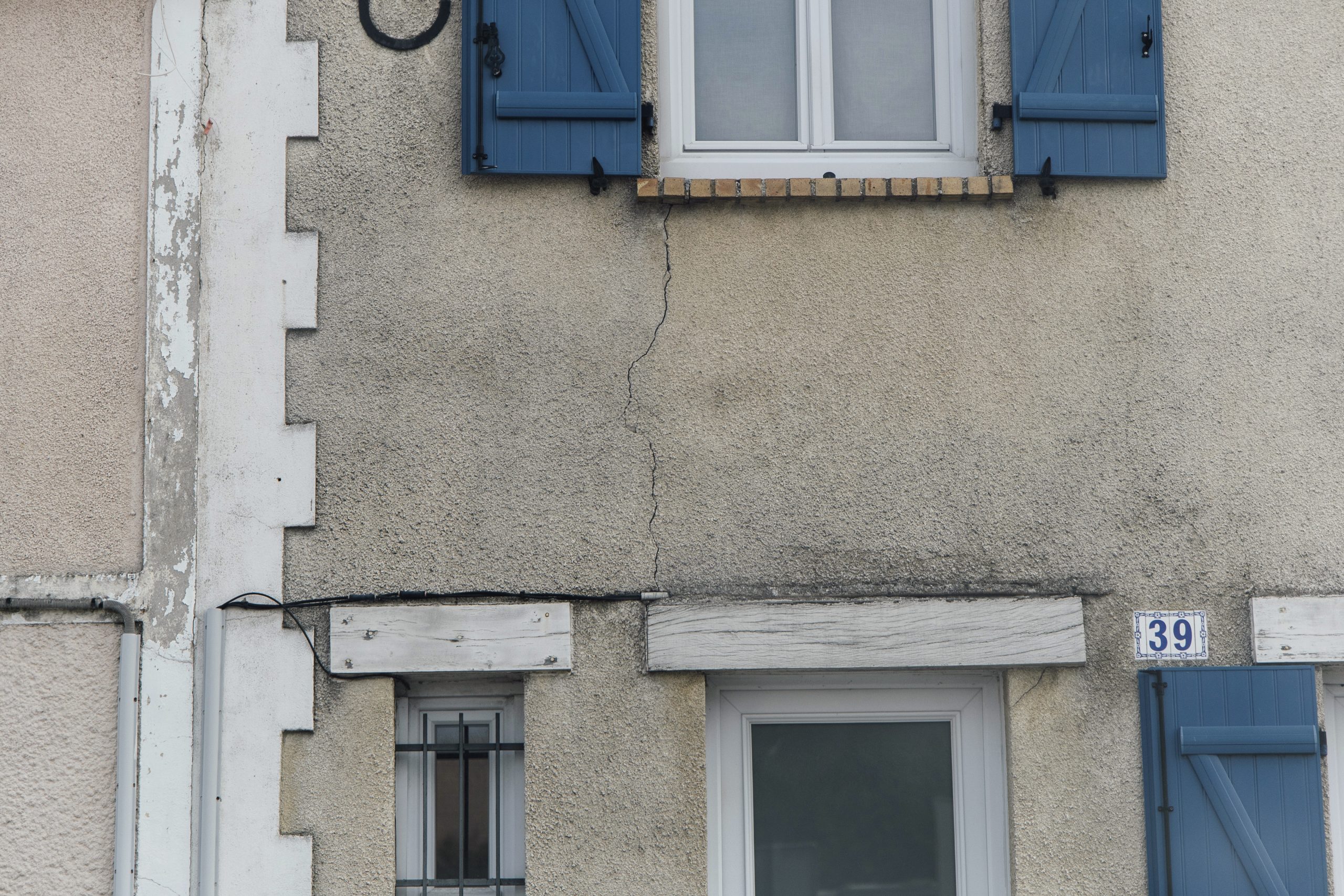 Homeowners battle insurers over $2.9T climate risk